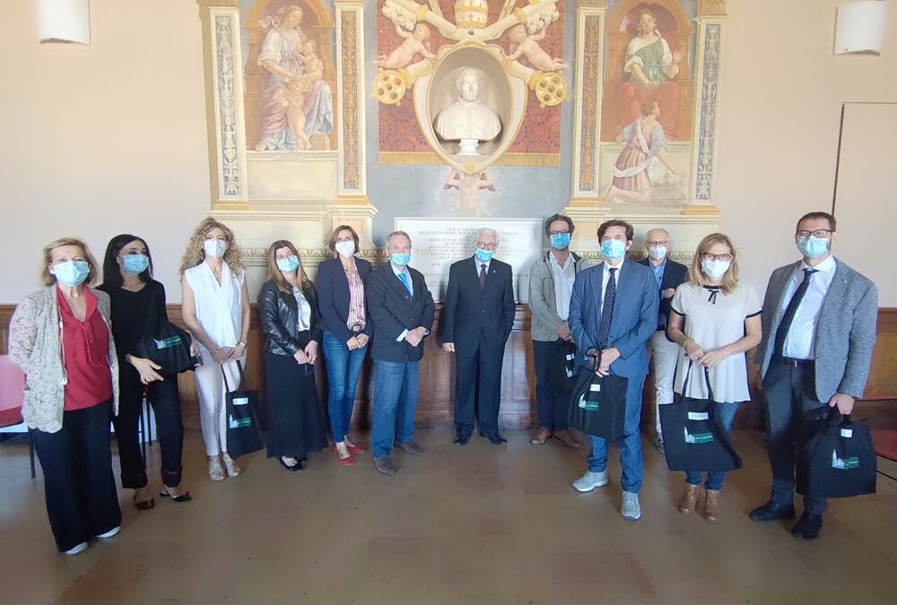 La Fondazione Carispo dona 23 termoscanner alle scuole