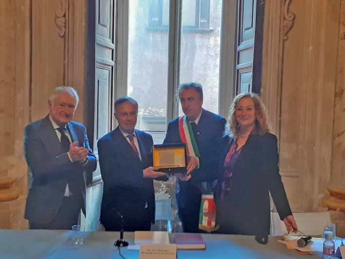 Consegna della “LEX SPOLETINA” all’Avv. Domenico Benedetti Valentini